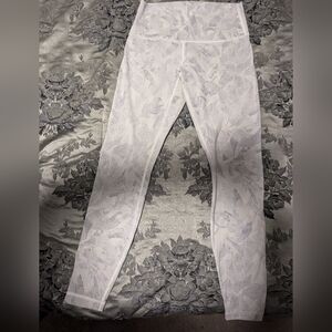 Lululemon Wonder under size 8